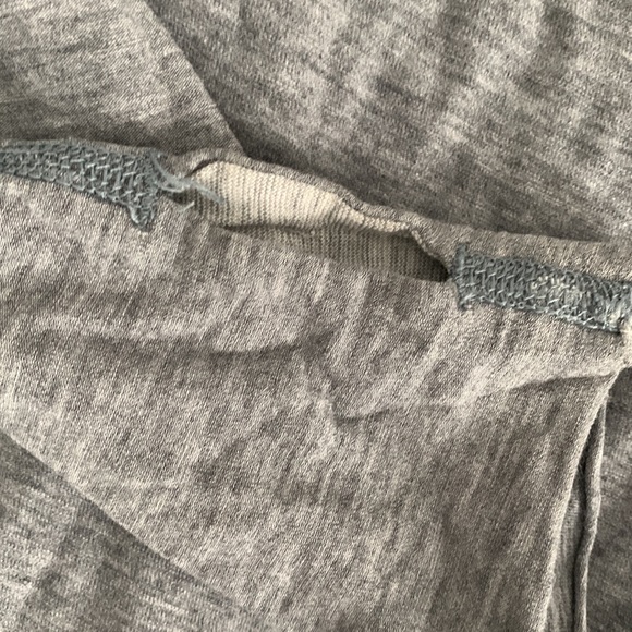 lululemon reversible shirt with thumb holes - Picture 4 of 4